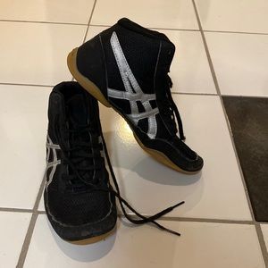 Wrestling shoes